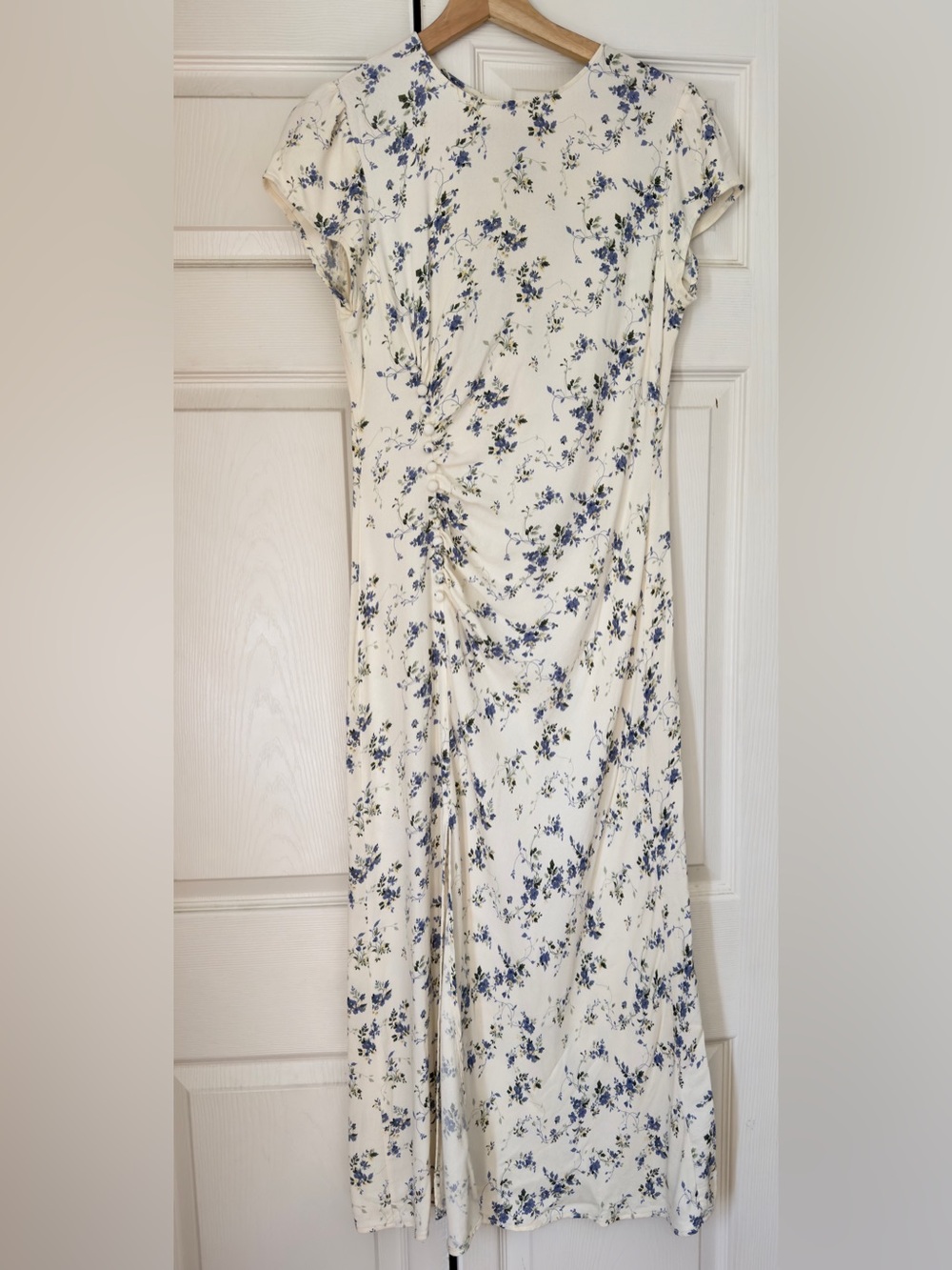 Reformation Floral Cap-Sleeve Ruched Midi Dress in Cream and Blue - Picture 3 of 6